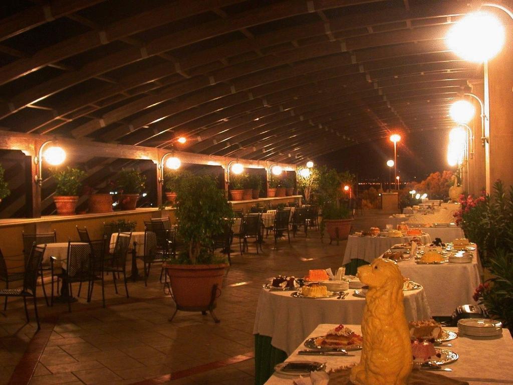 Grand Hotel De La Ville 빌라 산 조반니 레스토랑 사진